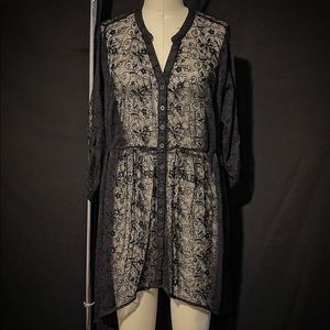 Black lace Torrid hi-low top. Size 2.